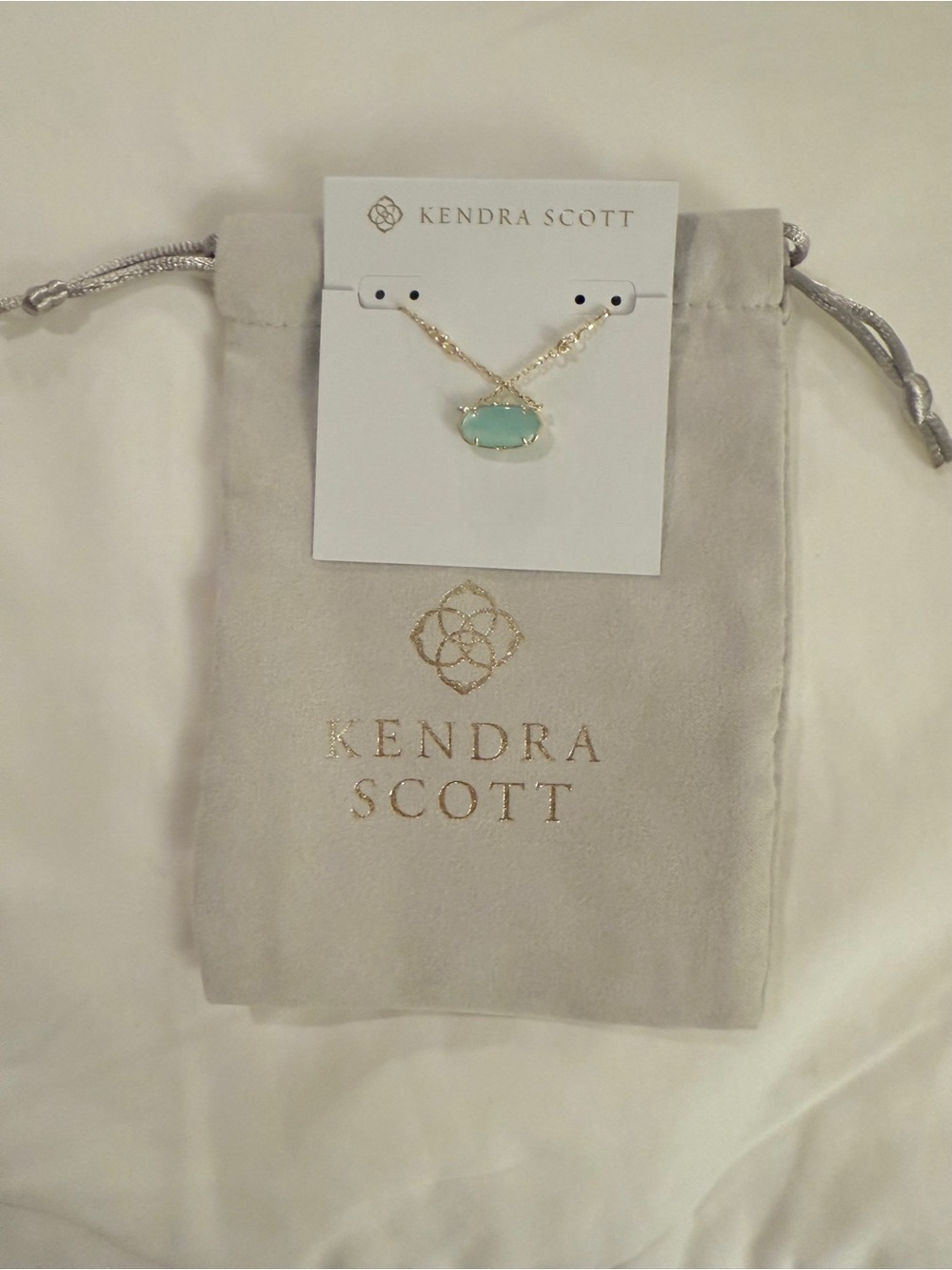 Kendra Scott Elisa Lattice Frame Gold Pendant in Light Green Mother-of-Pearl - Picture 4 of 4